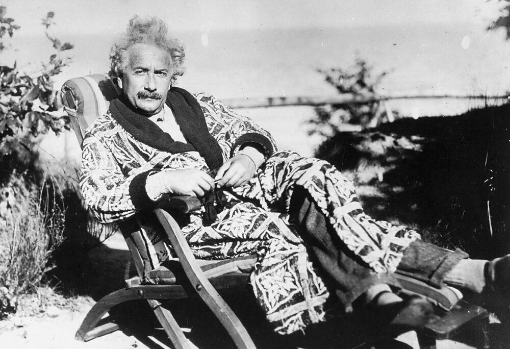einstein2.thumb.jpg.f61cf2f1c1a4c3592a3a1edccca5d941.jpg