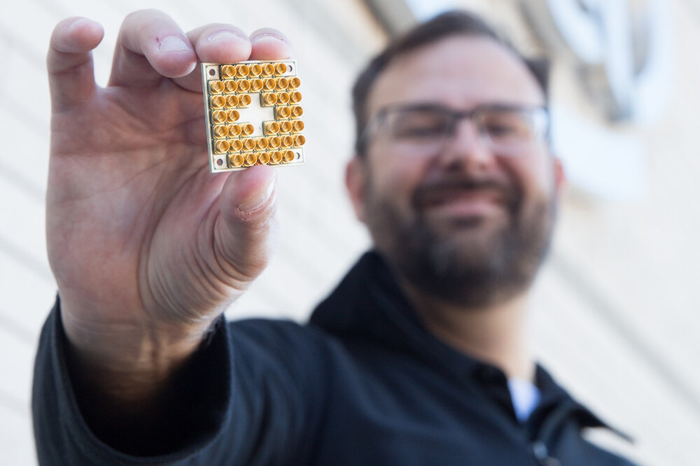 intel-quantum-chip-17-qubits.thumb.jpg.45de52369368f619168a57c6d8624a42.jpg