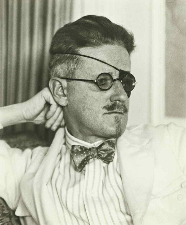 james-joyce.thumb.jpg.f51c808c90d86d897e8d79dc702ee801.jpg