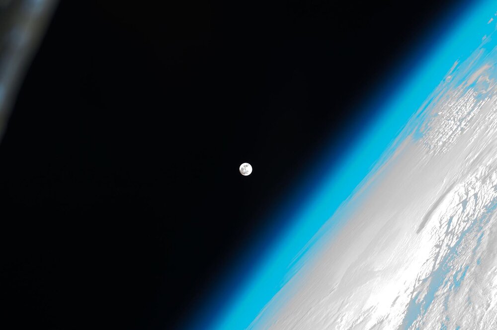 moon_iss.thumb.jpg.2b4f4bf180dcc1dafaa11a33b7ad5441.jpg