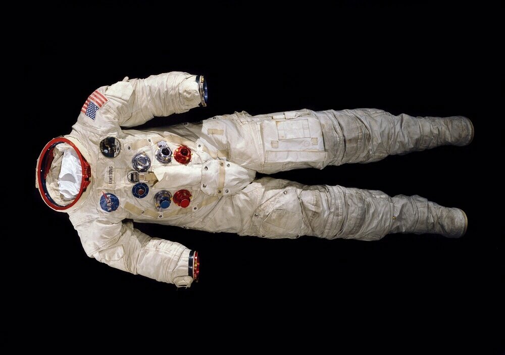 neil-armstrong-suit.thumb.jpg.eca44fc9dd98d309cc0ec809bc1817f3.jpg