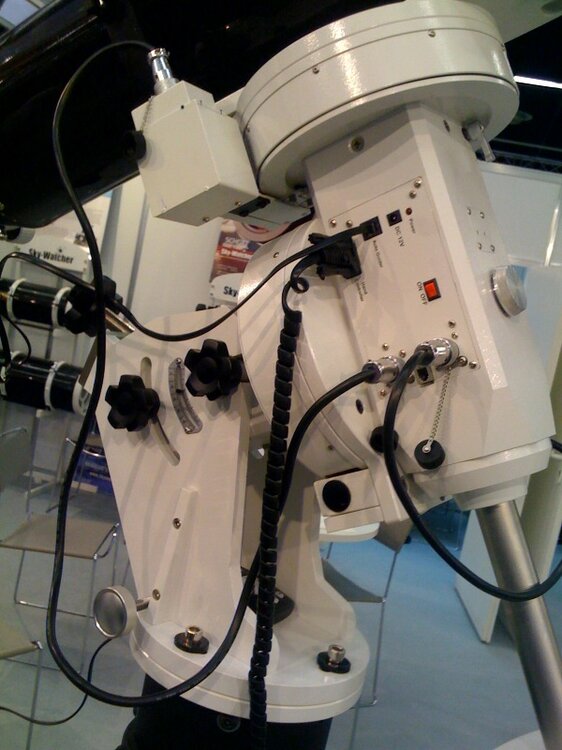 new_skywatcher_geq_mount.thumb.jpg.31157848538bf362e9ecd4c13253af9c.jpg