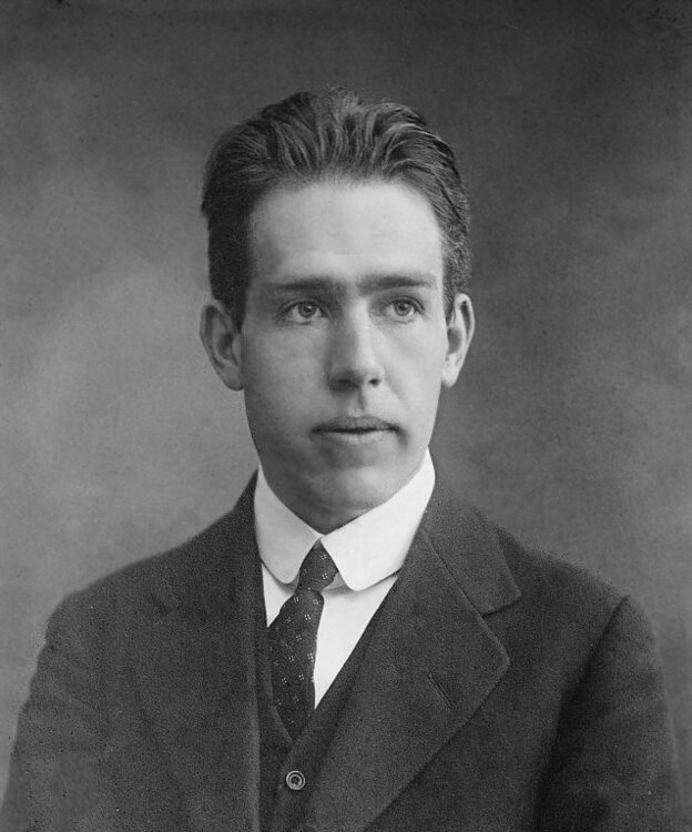 niels_bohr_date_unverified_loc.thumb.jpg.37f8aef5515cdfab54f2a502bb7846f7.jpg