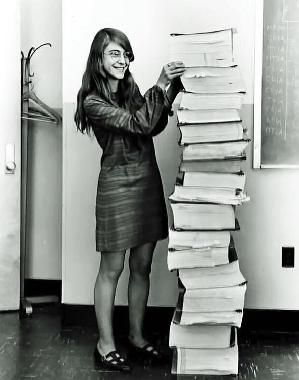 margaret_hamilton1.thumb.jpg.6c80170af0d88979c478a9b0fdd9ac82.jpg