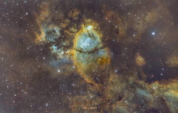 Περισσότερες πληροφορίες για το "IC 1795, NGC 896 - HST Palette"