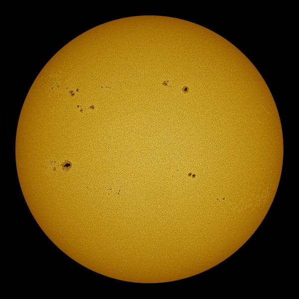 Περισσότερες πληροφορίες για το "2023-01-16, Sun, Composite of 7 images, Lunt130MT, Continuum540, UV-IR cut, ASI290M, 13_10 to 13_ 19 UTC.jpg"