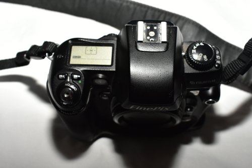 Περισσότερες πληροφορίες για το "Φωτογραφική μηχανή Fuji FinePix S3 Pro"