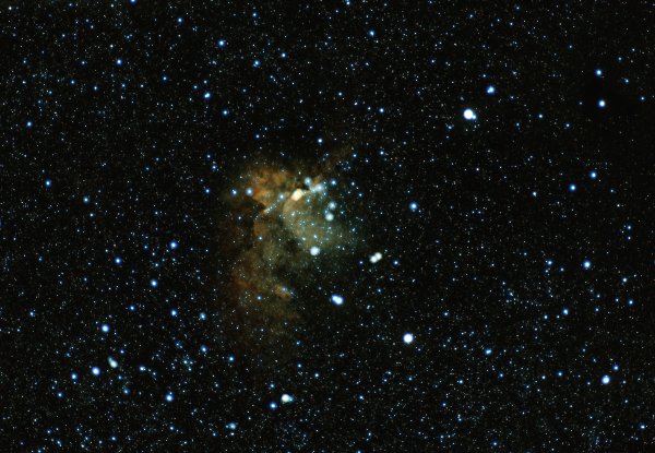 Το ανοικτό σμήνος NGC 7380 με φόντο το νεφέλωμα του Μάγου
