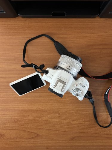 Περισσότερες πληροφορίες για το "Πωλείται Canon EOS R50 Mirrorless με κιτ φακό RF-S 18-45mm f/4.5-6.3 IS STM."