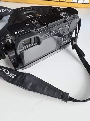 Περισσότερες πληροφορίες για το "Sony A6000"