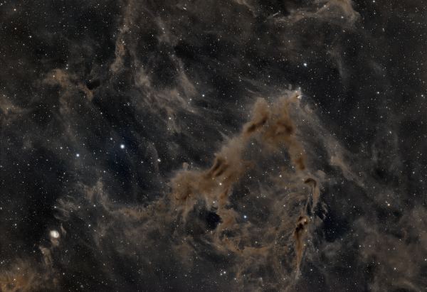 The Loop of Darkness in Cepheus / LBN 468 & LDN 1148